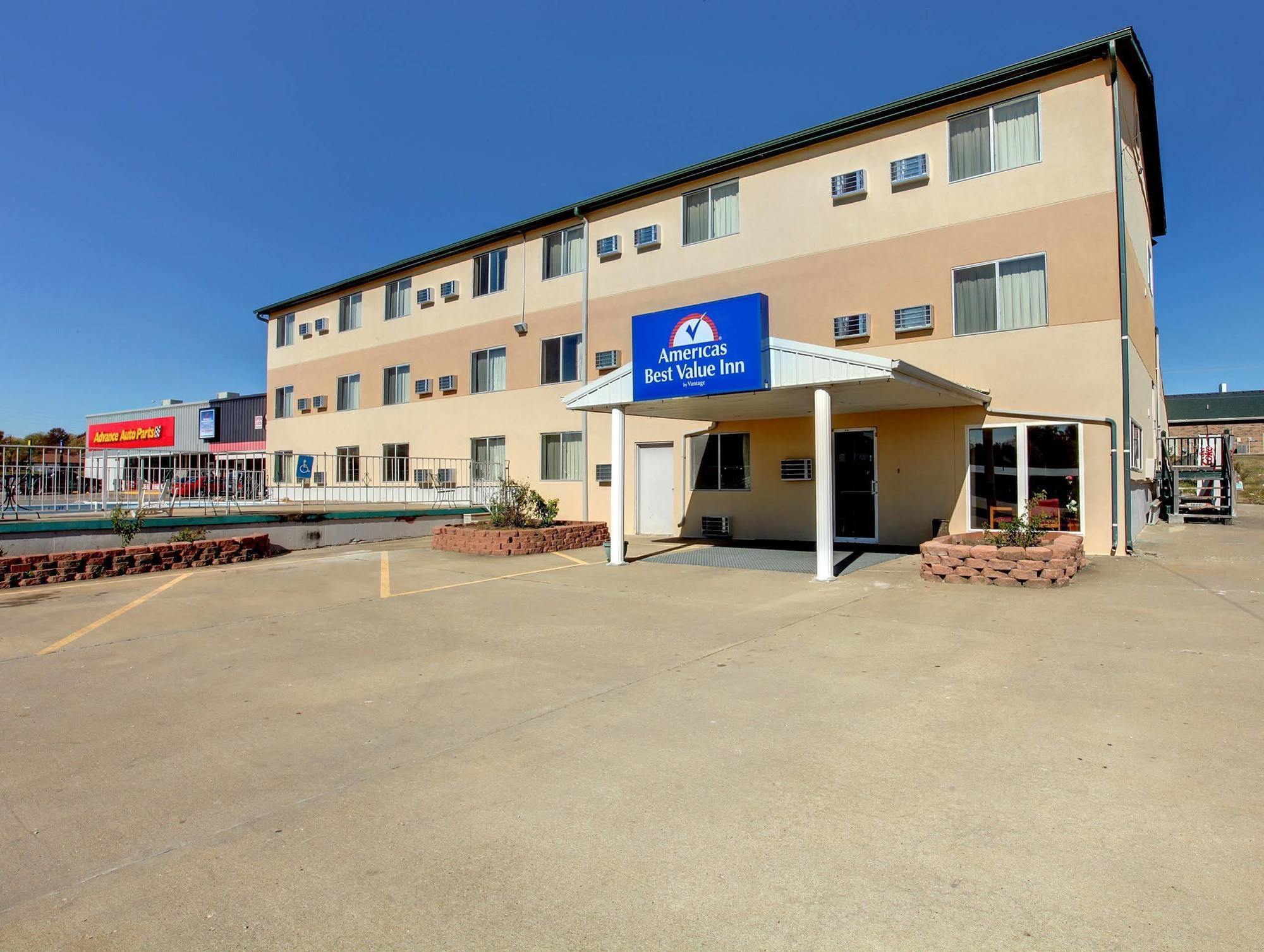 Red Roof Inn Cameron Ngoại thất bức ảnh