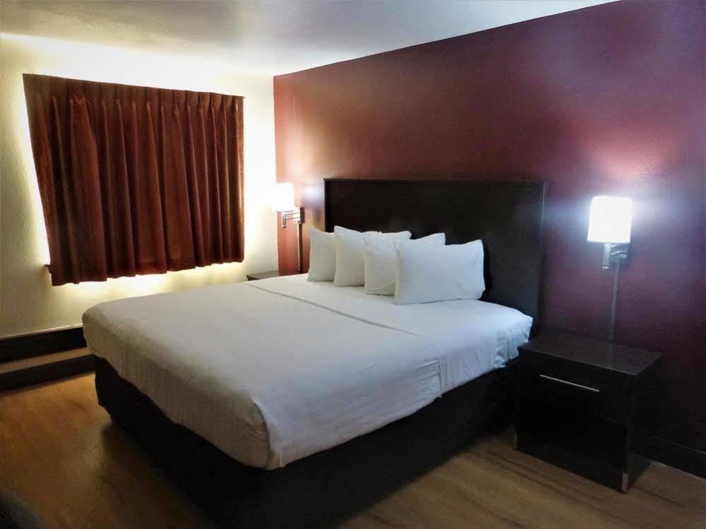 Red Roof Inn Cameron Ngoại thất bức ảnh